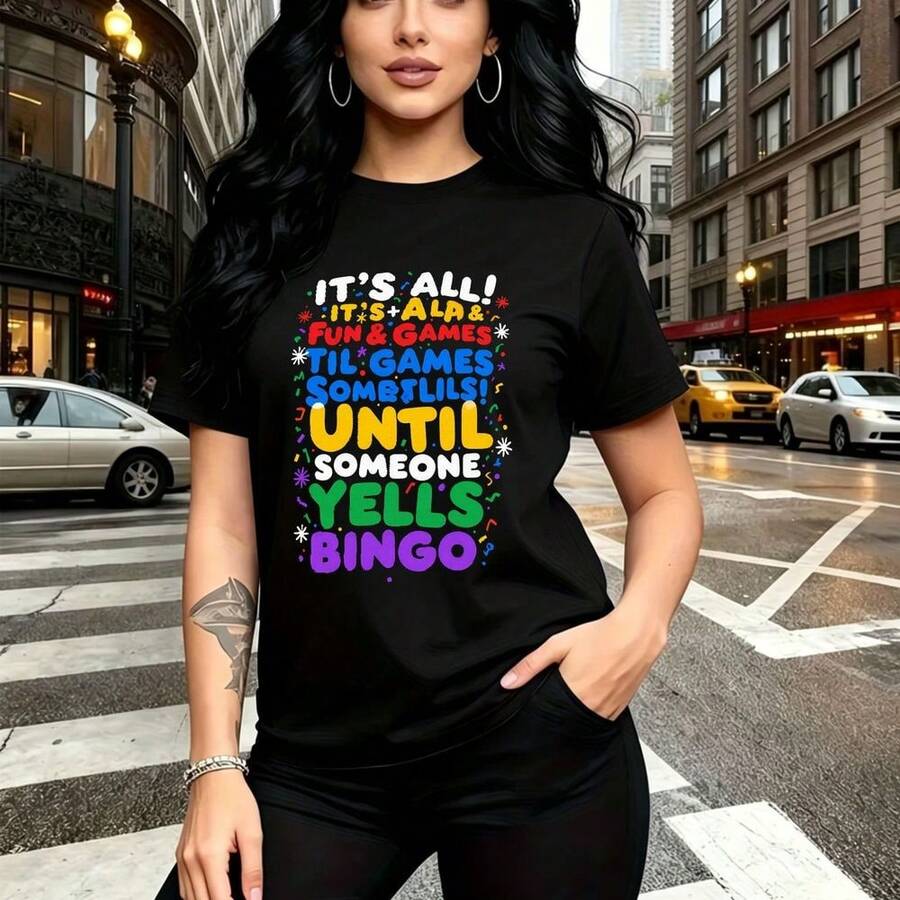 Camiseta de mujer con estampado divertido y colorido que dice "IT'S ALL! IT'S ALIVE! FUN & GAMES 'TIL GAMES SOMETHING UNTIL SOMEONE YELLS BINGO" con letras vibrantes y estrellas - camiseta casual de manga corta, ajuste relajado y fresca para el clima - Negro - Ver 1