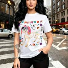 Camiseta de mujer con estampado de calavera canina del Día de Muertos con flores y banderines festivos - diseño artístico colorido estilo urbano, ajuste cómodo y fresco para el calor, ideal para celebraciones del Día de los Muertos, paseos por la ciu - Blanco - Ver 7