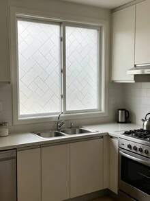1 Rolle geometrisches Fischgrätmuster statisch haftende Fensterfolie, mattierte selbstklebende Sichtschutzglasfolie, UV-Schutz abnehmbare undurchsichtige Fensterfolie, geeignet für Badezimmer, Schlafzimmer, Küche - Geometrisches Fischgrätmuster, rein mattiert - Übersicht 5