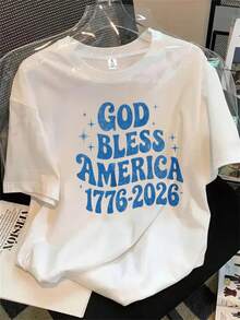 Top de mujer de manga corta y cuello redondo con estampado "God bless America" en el fondo, apto para todas las estaciones. - Blanco - Ver 1