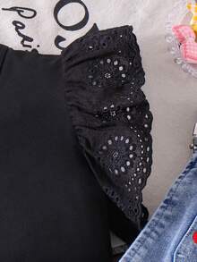 2件組少女甜美簡約櫻桃刺繡口袋牛仔短褲與鏤空刺繡荷葉袖圓領上衣套裝，夏季 - 黑色 - 查看 5