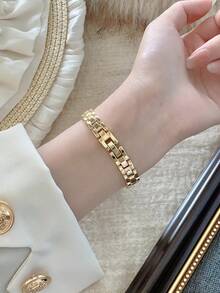 1件女款金色合金不規則手鍊手錶，時尚阿拉伯數字錶盤，石英機芯，可調節錶帶，適合日常裝飾 - 金色 - 查看 5