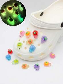 10pcs/Set Gantungan Sepatu Kura-kura 3D Kartun Buah Lucu Bercahaya dalam Gelap, Aksesori yang Dapat Dilepas untuk Bakiak, Sandal, Selop, dan Sepatu Bot, Gesper Dekoratif Fluorescent Penyerap Cahaya untuk Sepatu Pantai - MultiWarna - View 1