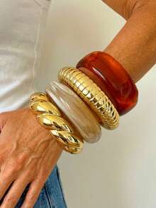 Set de 4 piezas de pulseras bangle vintage elegantes de estilo bohemio para vacaciones de verano, con diseño asimétrico exagerado, teñido anudado en tonos marrón, té y dorado, de resina y acrílico ondulado, adecuado para mujeres, fiesta de playa de verano, cumpleaños, regalo de joyería Y2K linda - Multicolor - Ver 5
