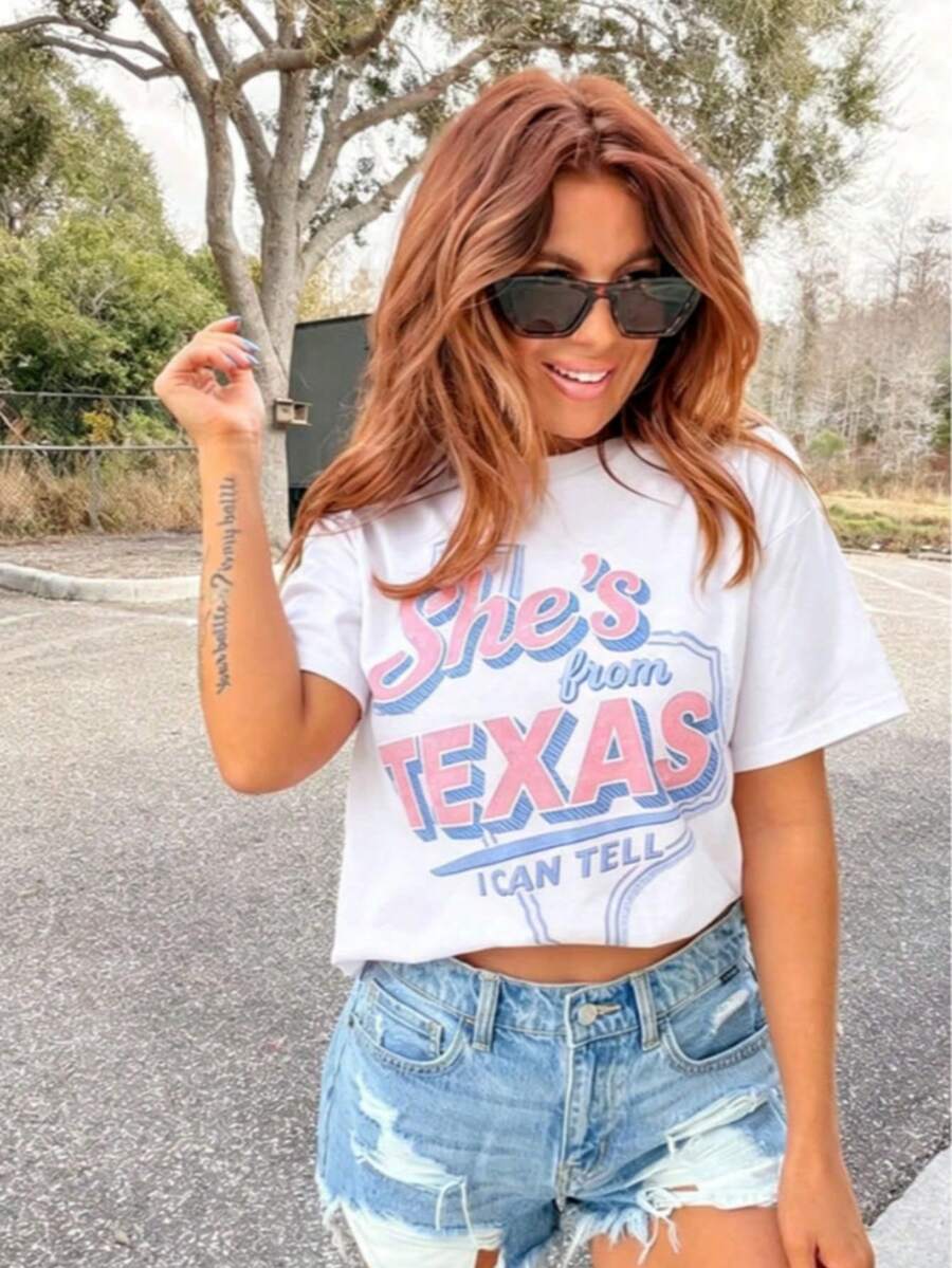 1 pieza de camiseta gráfica "She's From Texas" - Corte holgado, estilo relajado y cómodo. - Blanco - Ver 1