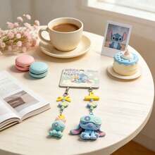 Miniso 迪士尼史迪奇睡眠系列卡通鑰匙圈，附柔軟色調吊飾與星星珠鏈，可愛動漫包包配件，適用於背包裝飾、車鑰匙及日常攜帶 - 藍色 - 查看 5