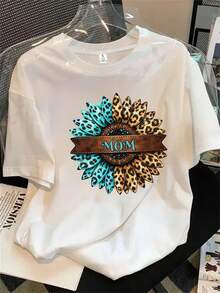 Top de mujer de manga corta y cuello redondo con una flor de estampado de leopardo y la palabra "Mamá" impresa, apto para todas las estaciones. - Blanco - Ver 1