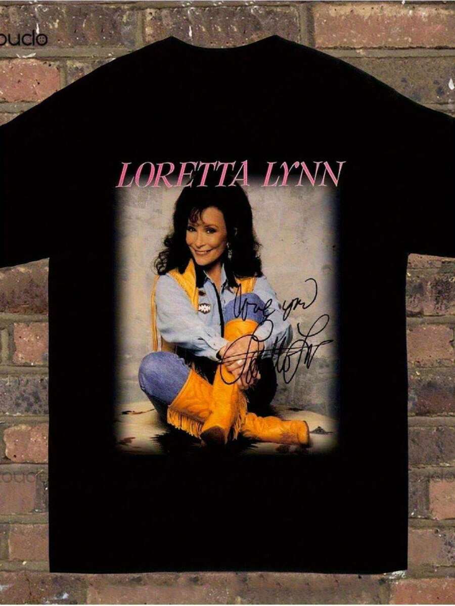 2026 Loretta Lynn Vintage Country Music T-Shirt – "Coal Miner's Daughter" – Foto Firmata Con Logo In Stile Firmato – T-Shirt Girocollo Morbida Unisex (S-XXXL) – Regalo Per Fan Co - 後退 - 查看 1