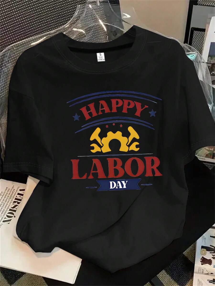 Camiseta de manga corta con cuello redondo para mujer con estampado "Feliz Día del Trabajo", apta para todas las estaciones. - Negro - Ver 1
