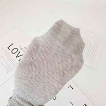 Miniso 5雙 Minso 米奇休閒短襪套組，優質棉混紡，親膚透氣，中性色調，極簡刺繡與條紋設計，適合搭配運動鞋、外出與日常穿著的百搭襪子 - 短襪 - 查看 4