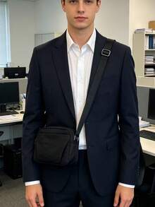 純色尼龍面料輕量時尚男士斜背包 運動風簡約旅行肩背包 百搭款 - 黑色 - 查看 7