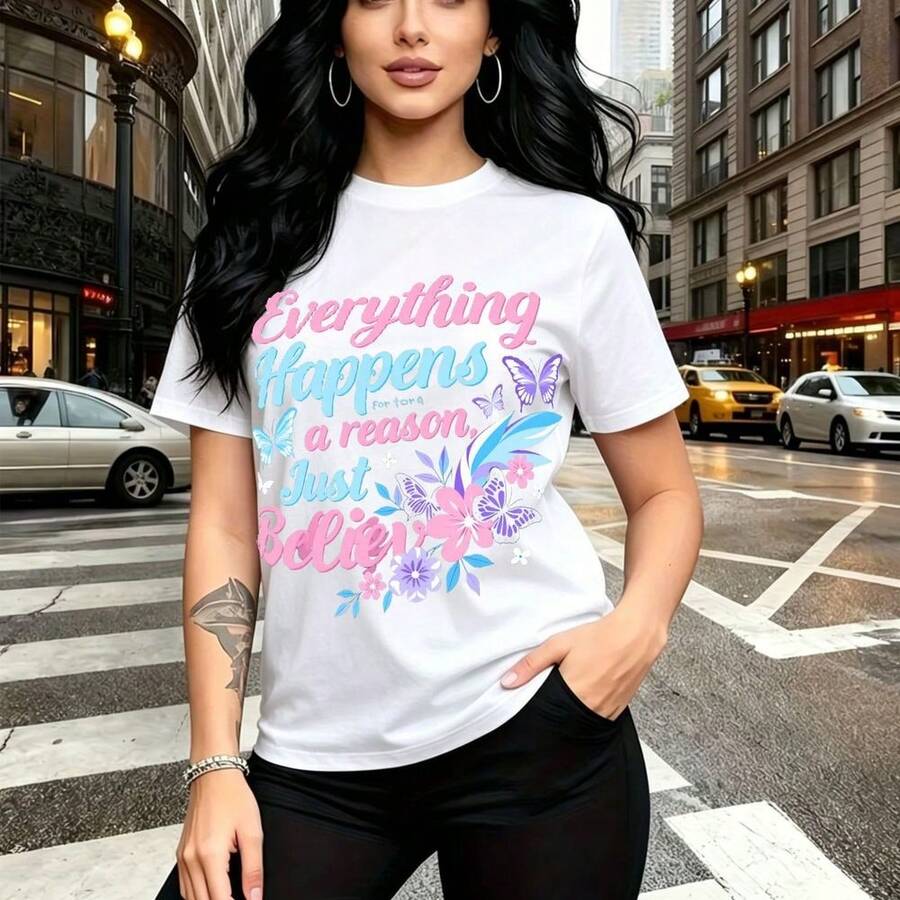 Camiseta de mujer con estampado motivacional "Everything Happens for a reason" y mariposas coloridas, diseño moderno con mensaje inspirador para la vida urbana - ajuste cómodo y casual ideal para paseos por la ciudad, salidas diarias o tiempo libre - - Blanco - Ver 1