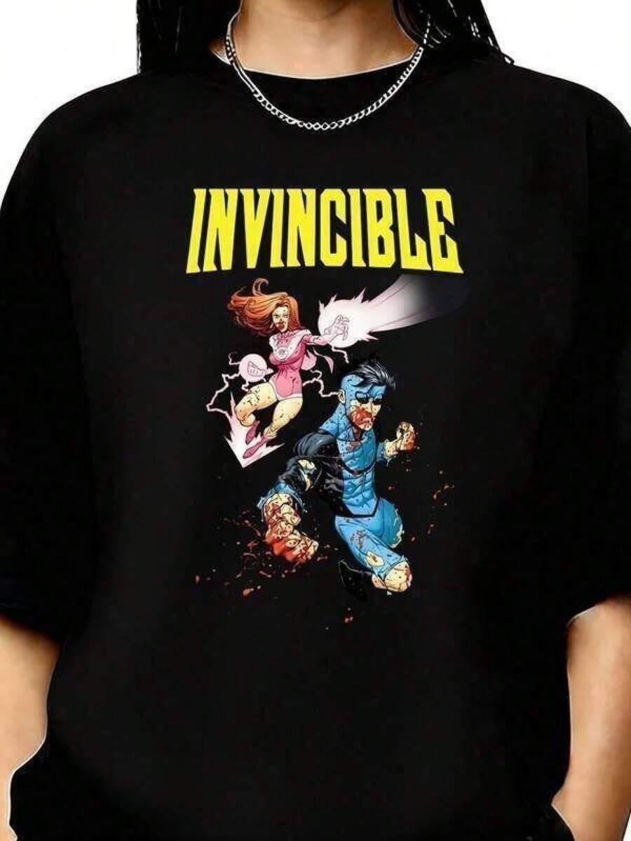 Camiseta Gráfica de Hombre "Invincible & Atom Eve Attack" - Diseño de Cómic de Superhéroes en Algodón Negro con Estampado de Acción de Mark Grayson y Atom Eve, Camiseta Casual de Cuello Redondo para Todas las Temporadas, Ajuste Cómodo, Para Fans, Mercancía de Fans, Camiseta con Estampado Atrevido, 1 Pieza, 100% Algodón, 180g, Camisetas de Hombre, Ropa de Hombre, Ropa de Vacaciones para Hombre, Camiseta de Manga Corta para Hombre - Negro - Ver 1