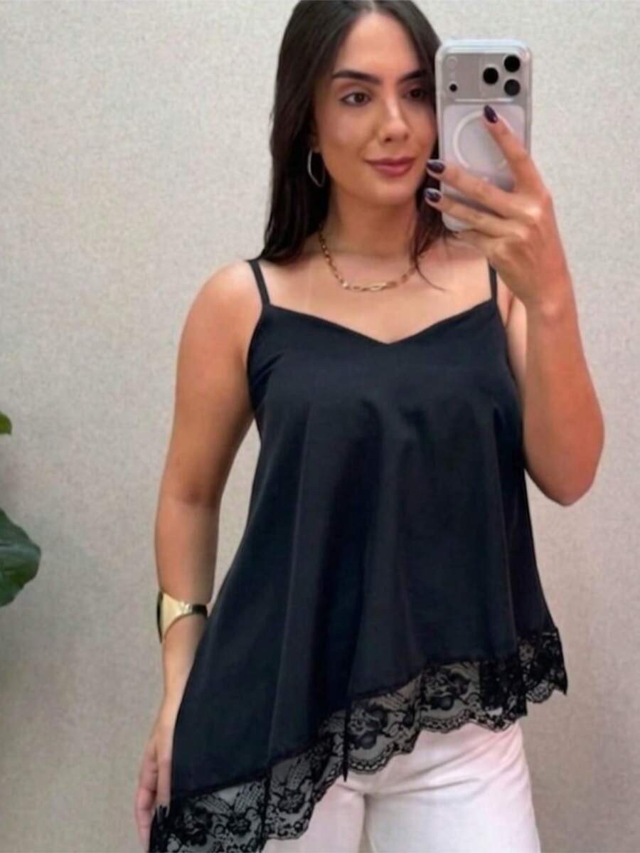 Regata Feminina com Renda Delicada Alça Fina Assimetrica Elegante Casual Moda Feminina Tamanho Unico - Preto - Visão 1