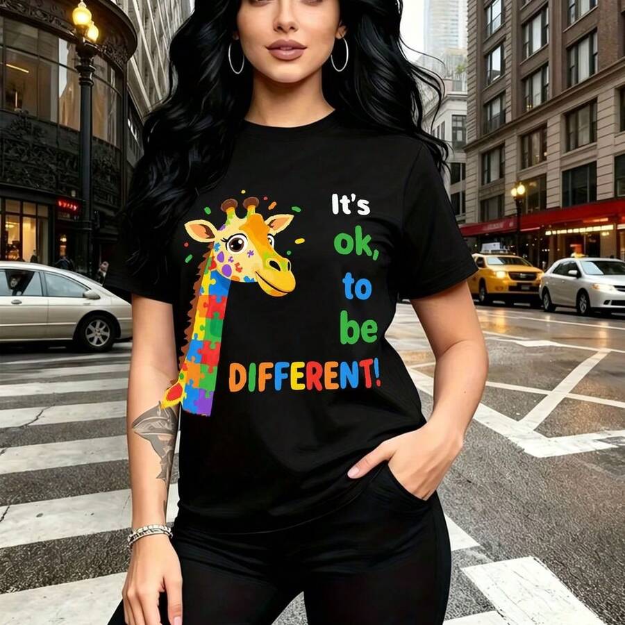 Camiseta de mujer con estampado de jirafa arcoíris y rompecabezas mensaje "It's ok to be DIFFERENT" - camiseta casual de manga corta, ajuste cómodo y estilo urbano inclusivo - ideal para el Día de la Madre, cumpleaños o como regalo especial para mamá - Negro - Ver 1