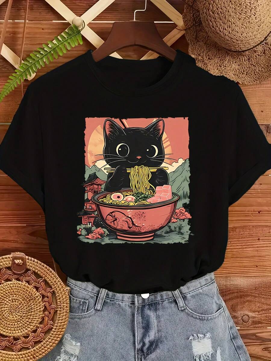 Women's Casual T-Shirt With Ramen Cat Print, Fashionable Printed T-Shirt, Modern Base Layer For Daily Outings, Everyday Comfort, Round Neck Printed T-Shirt For Girls, Soft And Lightweight Cotton Material, Breathable And Comfortable To Wear, Simple And Elegant Daily Combination, Classic And Vivid Print Design, Comfortable Space To Move Freely, Solid And Durable Quality. - 黑色 - 查看 1