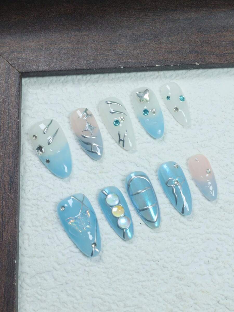 CrystalHola 手工杏仁形美甲貼片 Y2K 夏季款 藍白配色 鑲水鑽 蝴蝶結 星星 法式漸層 純手工 10片組 適合女性與女孩 派對婚禮日常佩戴 適用女士美甲用品禮物 - 彩色 - 查看 1