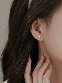 Bông tai hình ngôi sao rỗng bằng bạc S925 đính đá Zirconia sáng bóng, không gây dị ứng, phù hợp cho cả nam và nữ, quà tặng Giáng sinh và Lễ Tạ ơn, kèm hộp quà sang trọng. - Bạc - Xem 2