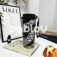 Cốc cà phê giữ nhiệt thời trang 350ml, chất liệu thép không gỉ, thiết kế họa tiết da báo với điểm nhấn lấp lánh, kèm dây treo chữ "COFFEE". Kiểu dáng thời trang và tiện dụng, thích hợp sử dụng cá nhân hoặc làm quà tặng dịp lễ/Giáng sinh. - Nhiều màu - Xem 3