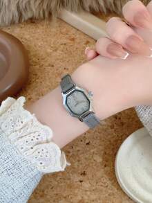 1 pieza Reloj de cuarzo para mujer de estilo retro con correa ajustable, forma elíptica y escala de números romanos, compacto y perfecto para uso diario - Gris - Ver 6