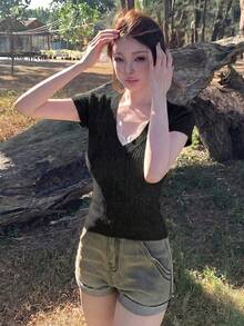 灰色蕾絲拼接針織短袖上衣，復古修身顯瘦短版V領襯衫女款，夏季黑色 - 黑色 - 查看 3
