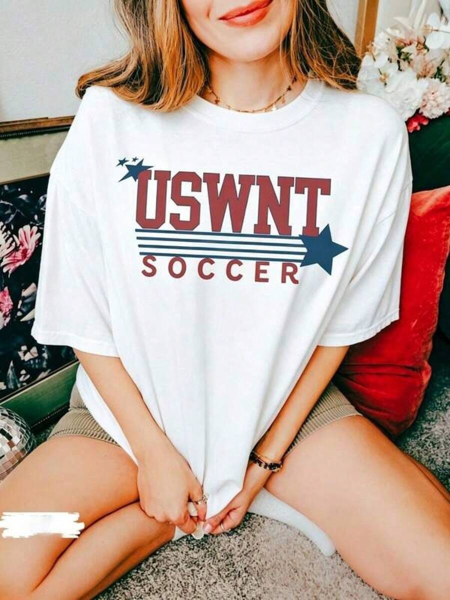 Women's Oversized Casual Short Sleeve T‑Shirt, USWNT Soccer Star Stripes Graphic Tee, Women's Soccer Fan Gift Football Party Supplies, Patriotic Crew Neck Top For Sports Game Day Streetwear Outfit - Black - View 1