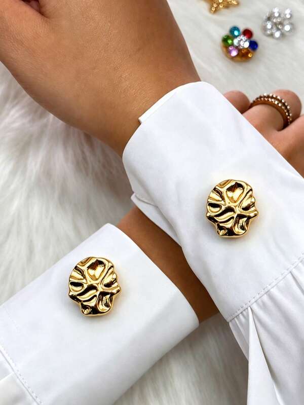 Conjunto de 2 abotoaduras metálicas com design alienígena, capas para broches femininos, broches elegantes e sofisticados, prendedores de colarinho e gravata, acessórios femininos, capas para abotoaduras delicadas e luxuosas para festas, adequadas para uso diário, presente ideal para amigas, casais e familiares.