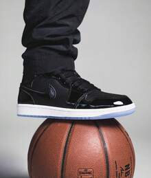 Nike Air Jordan 1 Mid Men's Patent SE 'Black Gold Jordans For Men852542-007 | Mid-Top Streetwear, Statement Sneaker - 黑色 - 查看 3