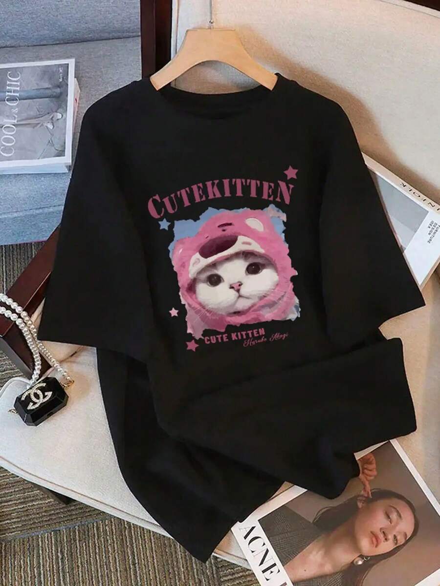 100% Cotton. Casual Short-Sleeved Printed T-Shirt. 1pac2000S Women's T-Shirt With Cat Head And Pink Scarf Print, New Summer Fashion, Unisex Round Neck Top, Loose Fit And Multi-Use, Style For Couples. Spring/Summer Top. - 黑色 - 查看 1