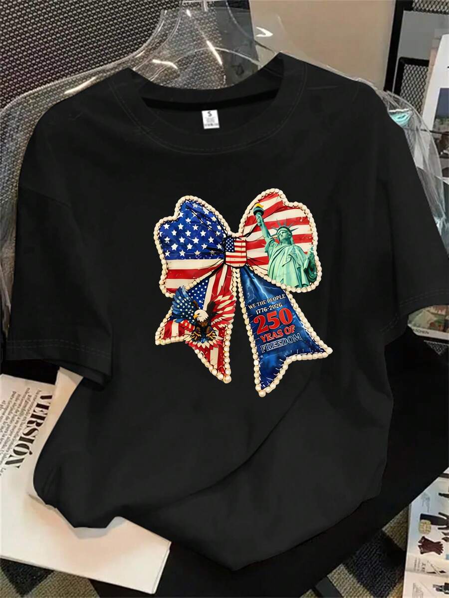 Top de mujer de manga corta y cuello redondo con estampado de globos que incluye la estatua de la libertad y la bandera estadounidense, apto para todas las estaciones. - Negro - Ver 1