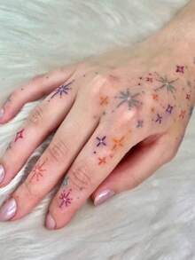 1 pieza Pegatina de tatuaje para dedo y dorso de la mano, Pegatina de tatuaje impermeable con diseño de estrella multicolor, Adecuada para dorso de la mano / dedo / clavícula, Logra fácilmente un estilo de chica enérgica - Multicolor - Ver 2