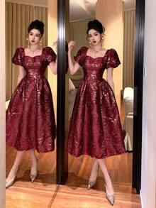 Vestido midi de mujer con mangas abullonadas, cintura ceñida y estampado jacquard elegante. Vestidos de mujer para cumpleaños, verano, ropa formal, casual y de Navidad con estampado floral para mujer. - Burdeos - Ver 1