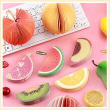 Notas adhesivas con forma de fruta - Manzana, pera, sandía, granada y naranja; blocs de notas adhesivas únicos; perfectos como pequeños regalos para fiestas festivas, pegatinas de mensajes para la temporada de graduación, pegatinas de regalo o para notas y recordatorios - Ver 4