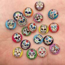 30 Stück glänzende zufällig gemischte 10mm runde bunte Totenkopf-Strass-Applikationen mit flacher Rückseite aus Resin, DIY-Accessoires für Kleidung, Weihnachten, Scrapbooking, Schmuck und Basteln - Zufällig gemischt - Übersicht 8