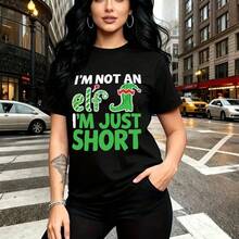 Camiseta de mujer con estampado divertido "I'M NOT AN ELF I'M JUST SHORT" con ilustración de elfo y letras en blanco y verde - camiseta casual de manga corta con ajuste cómodo y estilo urbano, perfecta para el día a día en la ciudad o salidas festiva - Negro - Ver 8