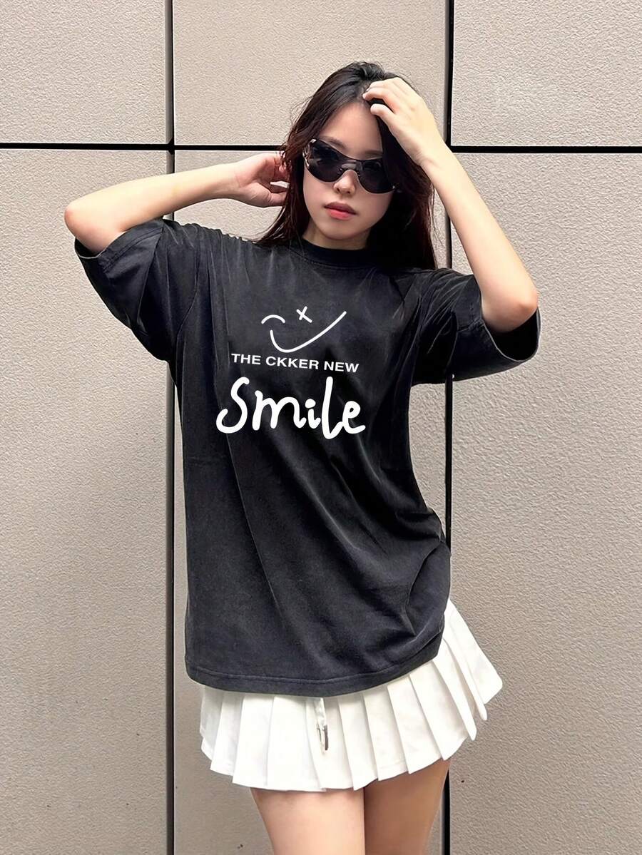 100% Cotton. Casual Short-Sleeved Printed T-Shirt. 1pac Women's Elegant, Heavy Cotton T-Shirt With A Vintage Washed Look And Cute Cartoon Print. Unique And Niche Design, Fitted And Flattering For Summer. Spring/Summer Top. - 黑色 - 查看 1