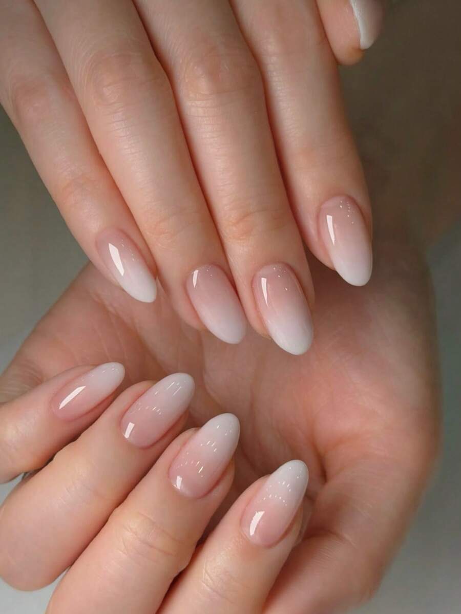 24pcs Medium Almond-Shaped Artificial Nails, Featuring Gradient Floral Design, Glossy And High-Coverage. This Is A Minimalist Nail Art Set, Fashionable And Easy To Use, Ideal For Creating Elegant Manicure.