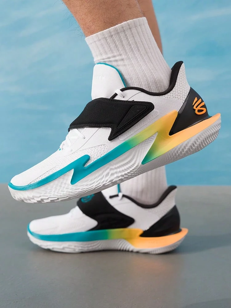 Under Armour Giày bóng rổ ngoài trời thoải mái, nhẹ, kiểu dáng thường ngày, mã sản phẩm 6001648-100 - Xanh lam/Vàng/Đen/Trắng - Xem 1