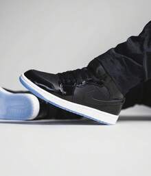 Nike Air Jordan 1 Mid Men's Patent SE 'Black Gold Jordans For Men852542-007 | Mid-Top Streetwear, Statement Sneaker - 黑色 - 查看 2