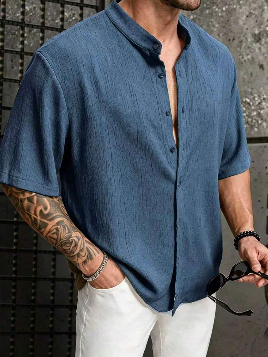 1件男士黑色紋理條紋小立領單排扣鈕扣短袖襯衫，帥氣百搭男士POLO衫，休閒通勤大碼上衣，優雅度假派對晚餐男裝，送給父親、男朋友、朋友的完美禮物 - 霧霾藍 - 查看 1