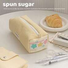 Este estuche de lápices de peluche con diseño de sándwich de fresa es una bolsa de almacenamiento dulce y linda para las damas, perfecta para guardar lápices, pinceles de maquillaje y otros artículos pequeños. Es multifuncional, espacioso y portátil, lo que lo convierte en un regalo ideal para amigas o novias. - Multicolor - Ver 5