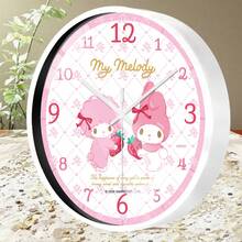 Miniso 三麗鷗 My Melody 壁鐘，My Melody & Piano 拿著草莓，甜美粉色菱格紋，浪漫格言，柔和粉彩背景，適合臥室、客廳與餐廳裝飾 - 黑色的 - 查看 2