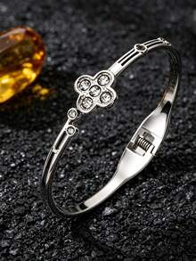 Light Luxury Four-Leaf Clover Rhinestone Inlaid Gold Spring Open Bangle Bracelet For Women, Premium Titanium Steel Bracelet, Exquisite Versatile Commuter Jewelry, Niche Design Elegant Accessory, Cross-Border Hot-Selling Daily Gift Fashion Jewelry - Four-leaf Clover Earrings - View 5