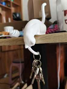 1 chiếc móc treo tường hình mèo, thiết kế với một chú mèo đang treo và duỗi một chân. Chú mèo này có thể được dùng để treo chìa khóa, mặt dây chuyền và các vật dụng nhỏ khác. - nhiều màu - Xem 9