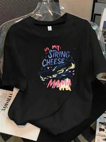 Esta camiseta de manga corta con cuello redondo y estampado de logotipo de circo para mujer es ideal para todas las estaciones. - Negro - Ver 1