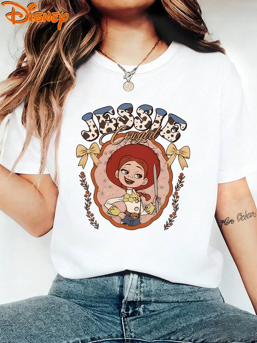 Disney Ropa de verano auténtica para mujer, con el estampado de estilo vaquero de Jessie, que incluye el nombre JESSIE y la palabra "Cowgirl". Camiseta de mujer de manga corta casual de moda con estampado, elegante camiseta de mujer - Blanco - Ver 1