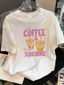 Top de mujer de manga corta y cuello redondo con dos tazas sobre fondo rosa y estampado de café, apto para todas las estaciones. - Blanco - Ver 1
