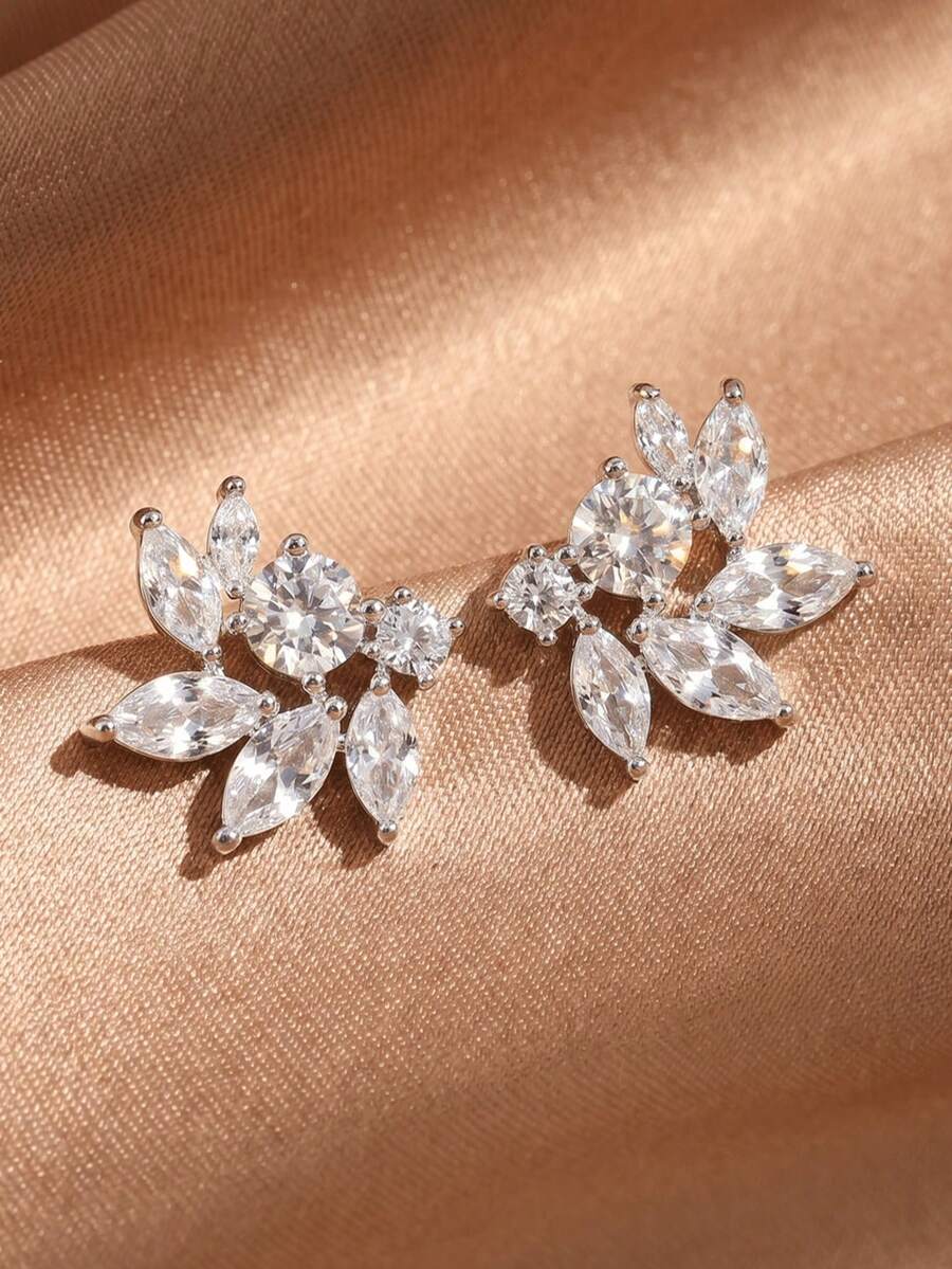 rakol 2pcs Silver Cubic Zirconia Flower Decorative Stud Earrings