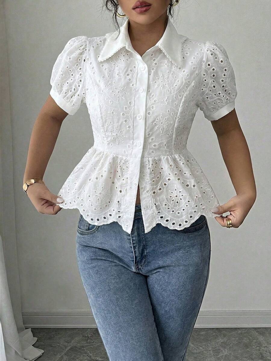 2026 Blusa elegante de verano para mujer con mangas de pétalos huecos y volantes en el bajo - Blanco - Ver 1