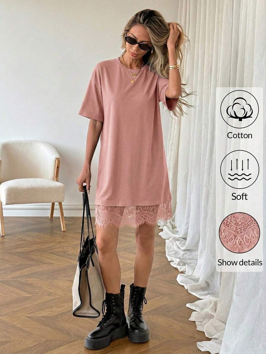 Black Short-Sleeved, Round-Neck T-Shirt Dress With A Loose Fit. Short Dress With A Contrasting Lace Hem. Casual Cotton Dress, Suitable For Everyday Wear, Casual Romantic Occasions, And Vacations. - 老玫瑰 - 查看 1